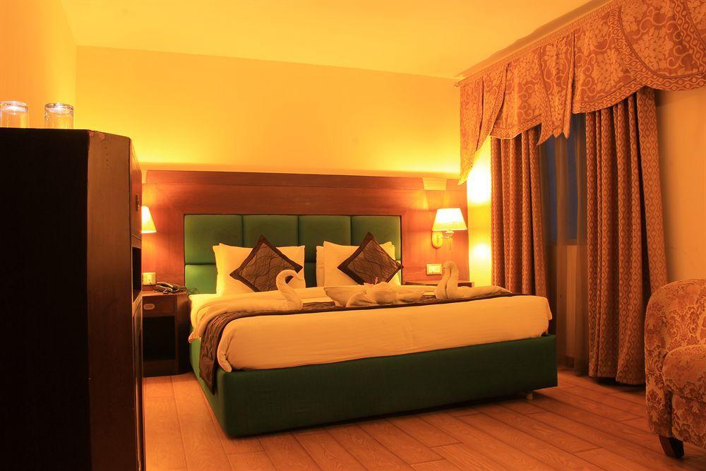 Brigade Royale Hotel Bangalore Exterior photo