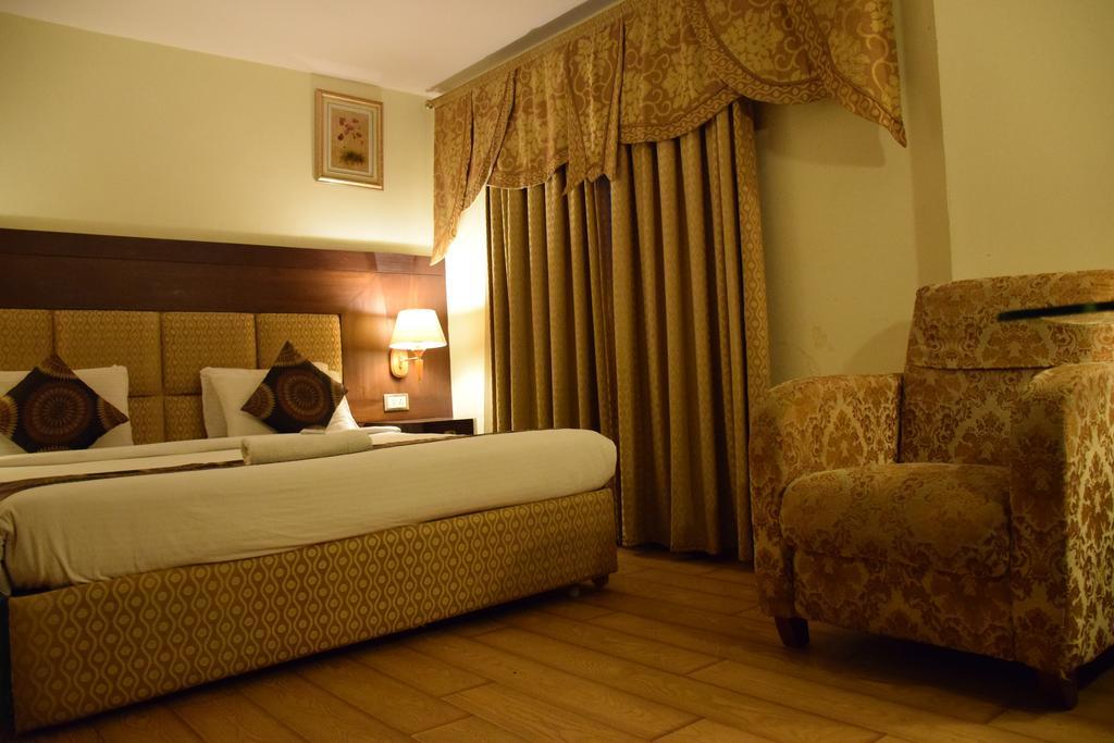 Brigade Royale Hotel Bangalore Exterior photo