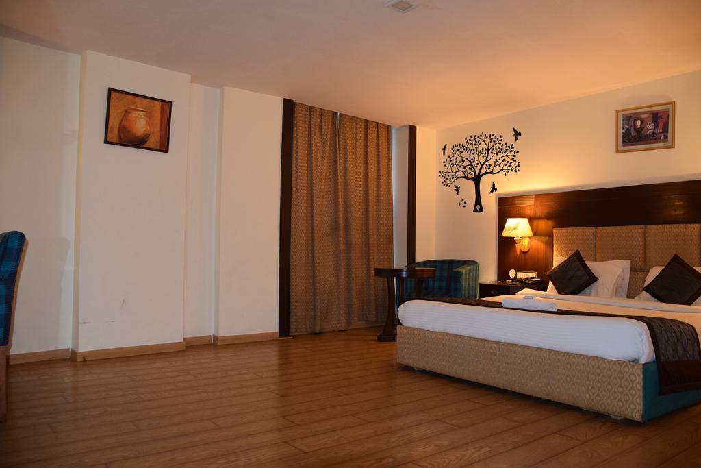 Brigade Royale Hotel Bangalore Exterior photo
